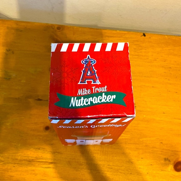 Los Angeles Angels Mike Trout # 27 Nut Cracker MLB Team Holiday Decor in Box - Picture 6 of 9